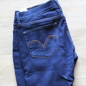 Levi Dark Wash Skinny Jeans